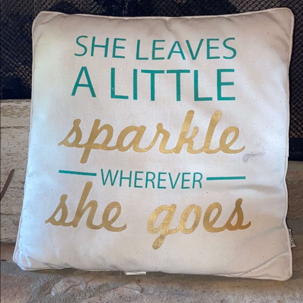 white decorative pillow